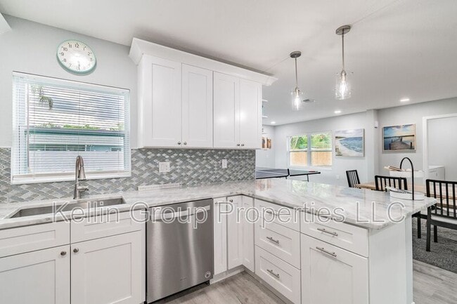 Building Photo - 2221 Calexico Way S