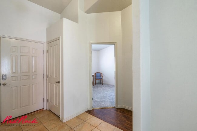 Building Photo - Partially Furnished 3 Bedroom Home with Co...