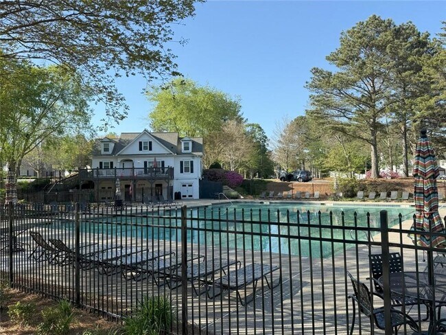 Building Photo - 3020 Serenade Ct