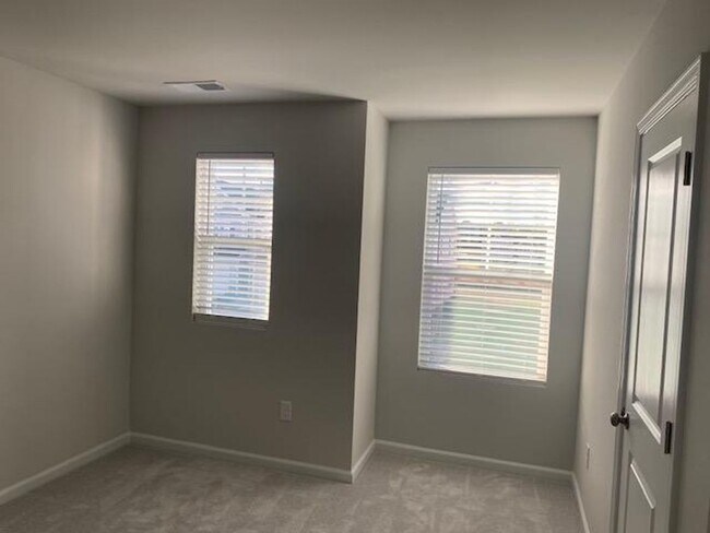 Building Photo - 5041 Arkose Dr