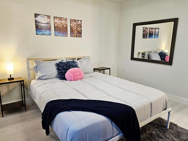 Building Photo - 719 Briggs St