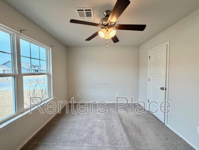 Building Photo - 1813 E Van Buren St