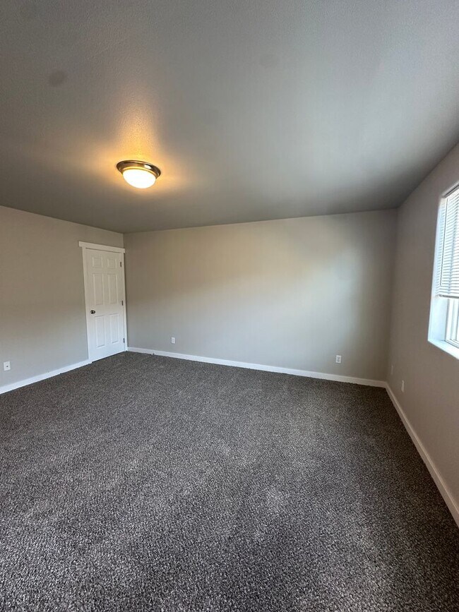 Building Photo - Juniper Ave 4-Plex (Juniper Prop.) - 02900-JUNI-00