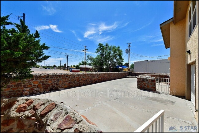 Building Photo - 1916 Lee Elder Dr