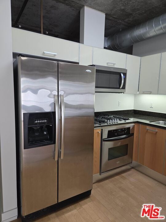 Building Photo - 645 W 9th St