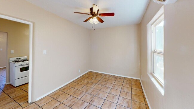 Building Photo - 1450 Cerrillos Rd