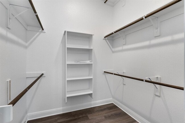 Building Photo - 724 Landing Ln