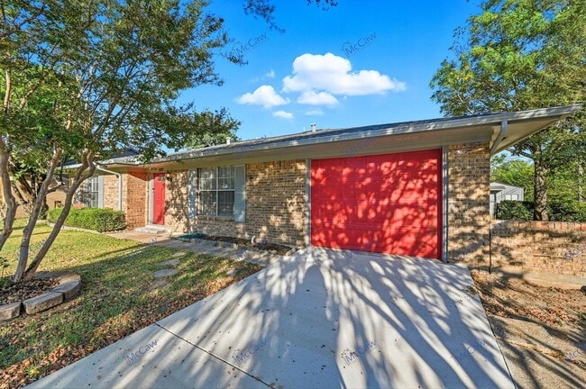 Building Photo - 1423 Main St