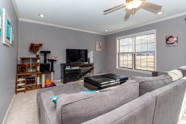 Building Photo - Large SW CoMo Duplex - 4 bed - 2.5 bath