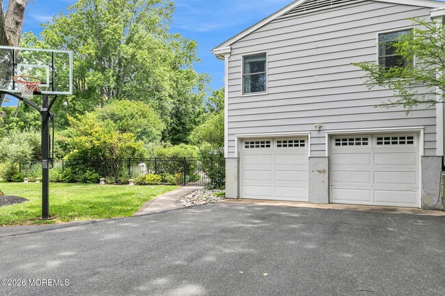 Building Photo - 16 Bingham Hill Cir