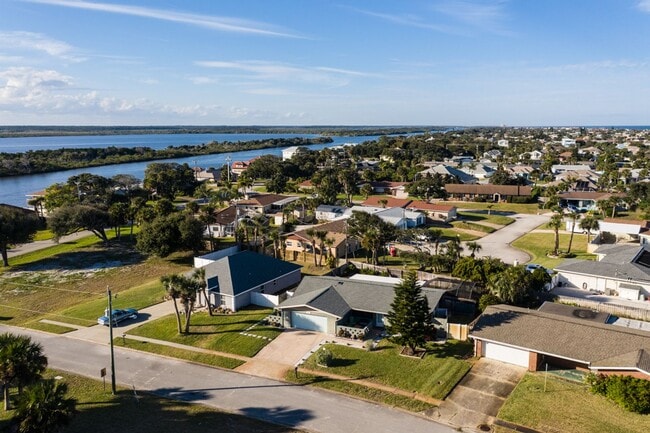 Building Photo - Vacation Rental Amazing Pet Friendly 3 Bed House with a Heated Pool