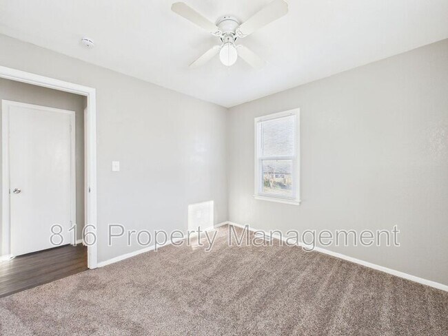 Building Photo - 721 N Rogers St