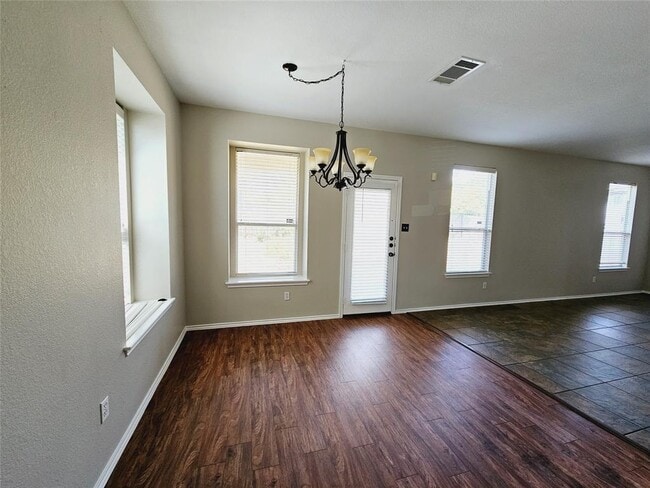 Building Photo - 789 Covent Dr