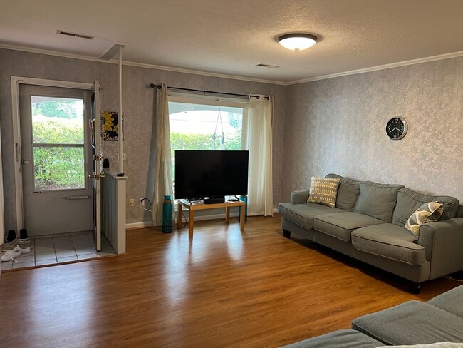 Building Photo - Spacious Home in McBryde Village next to V...