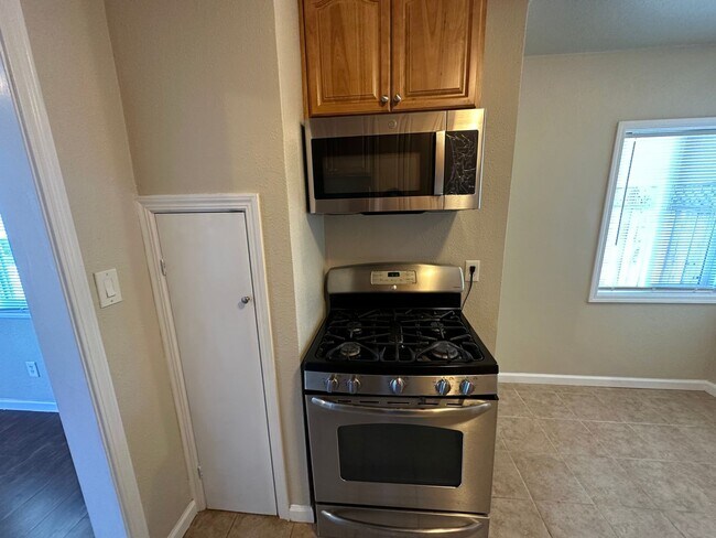 Building Photo - EBN T 1480-1496 167th