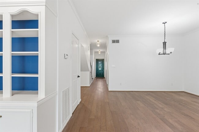 Building Photo - 8614 Oakford Dr