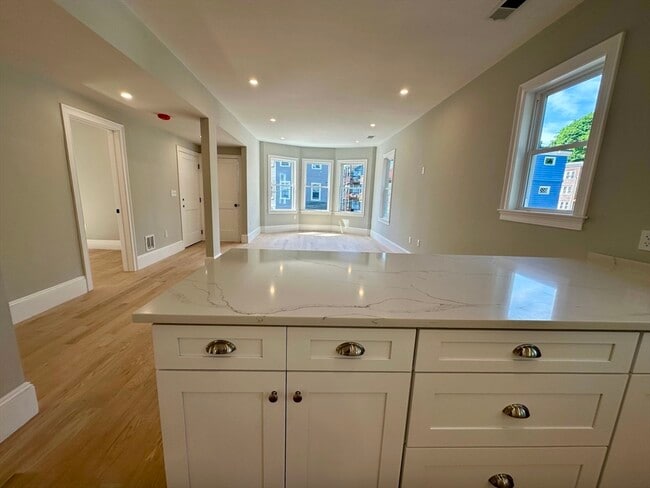 Building Photo - 8 Spalding St