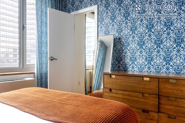 Building Photo - 635 W 42nd St