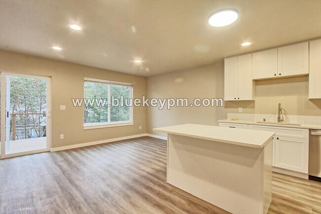 Building Photo - Unit 209-A: 3 Bed, 2.5 Bath Townhome in Kalama