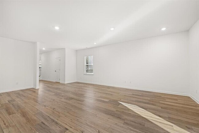 Building Photo - 954 Evergreen Rd