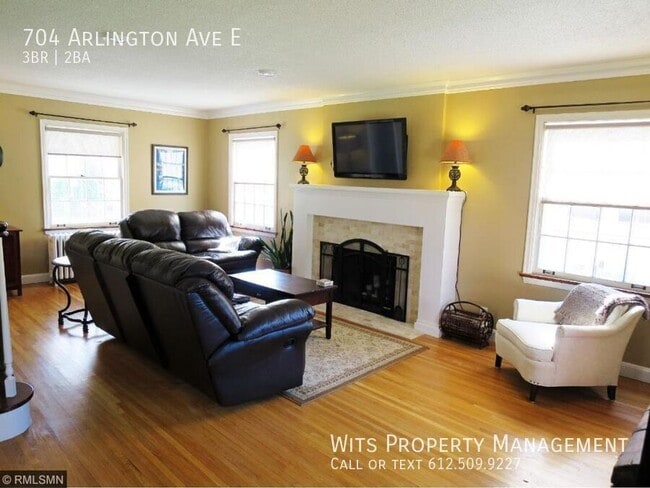 Building Photo - 704 Arlington Ave E