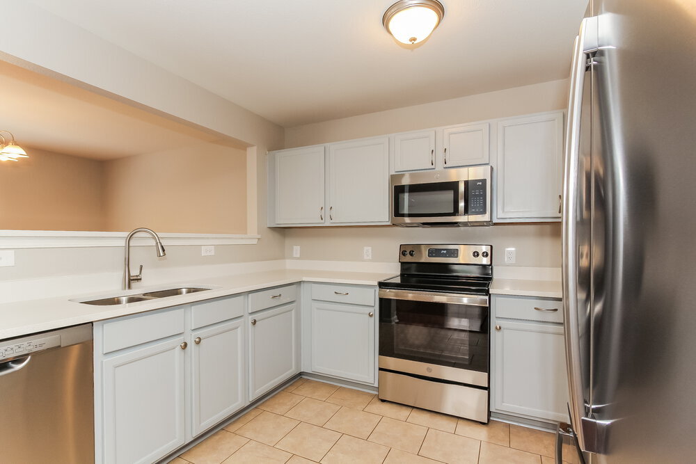 Building Photo - 7221 Fox Point Dr