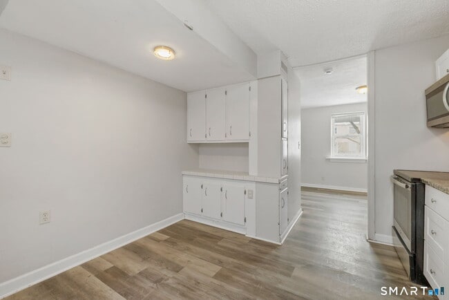 Building Photo - 3 New Hampshire Dr