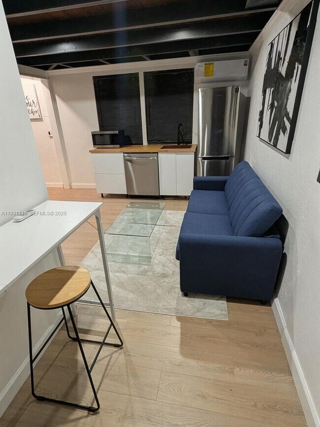 Building Photo - 2809 SW 8th St