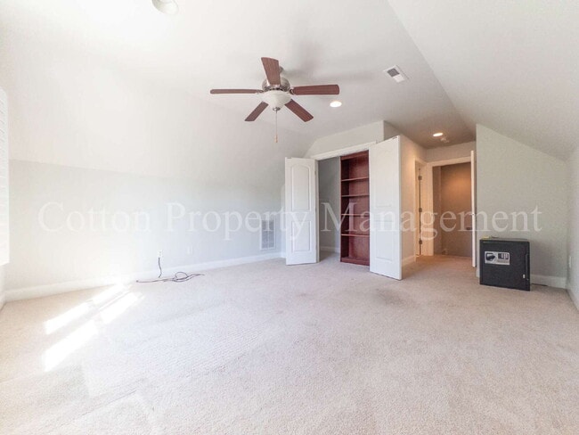 Building Photo - 633 Jenoa Dr