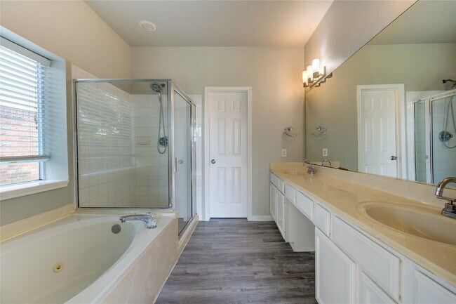 Building Photo - 16814 Benwick Dr