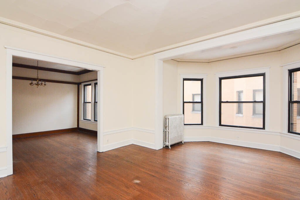 Building Photo - 2426 N Sawyer Ave