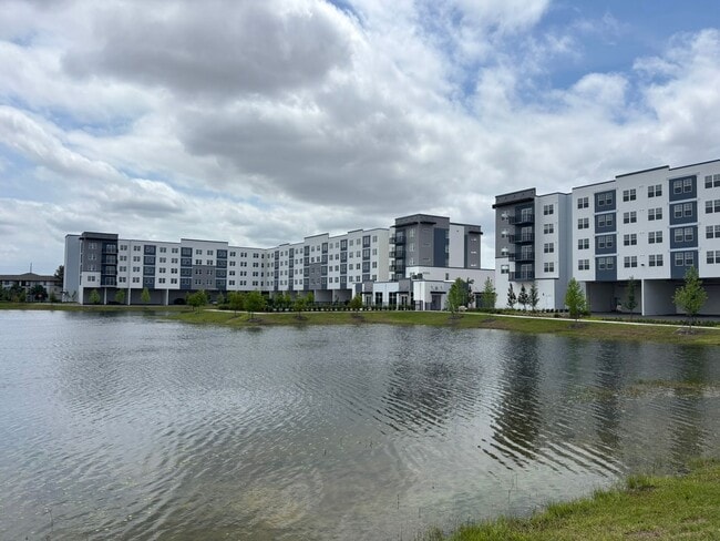 Building Photo - Modern 2 Bedroom + Den Condo Near The Mall at Millenia