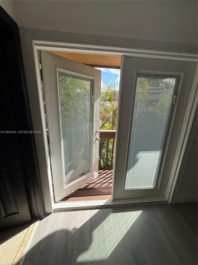 Building Photo - 9986 Royal Palm Blvd