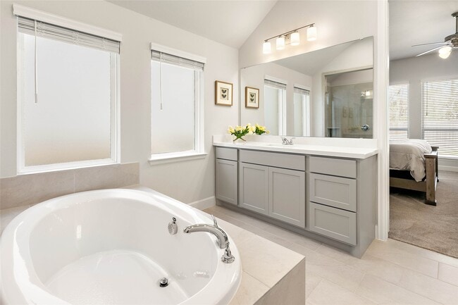 Building Photo - 508 Stella Beth Way