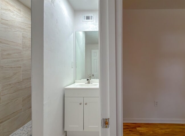 Building Photo - 1751 Pepper Dr