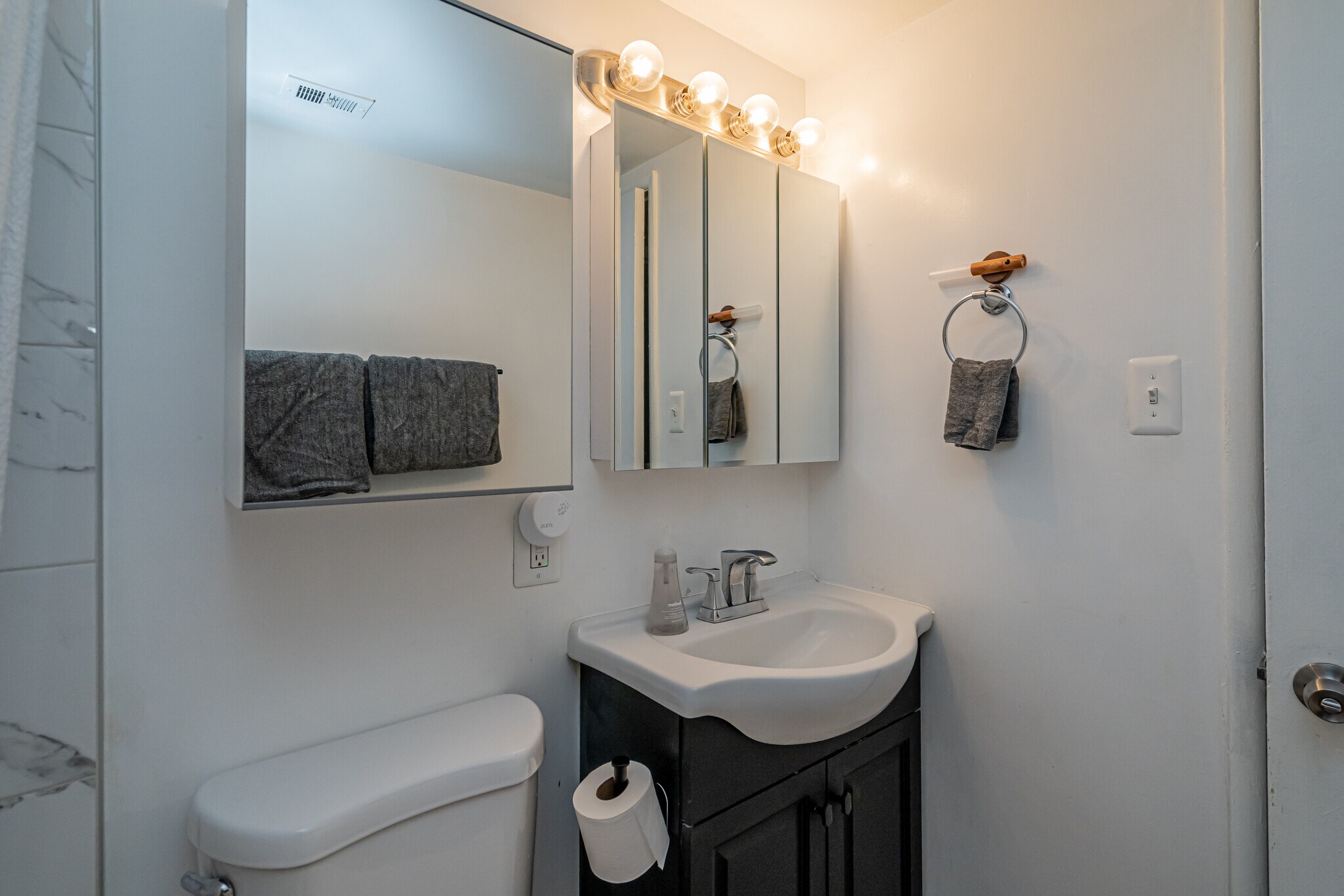 Building Photo - 4965 Americana Dr