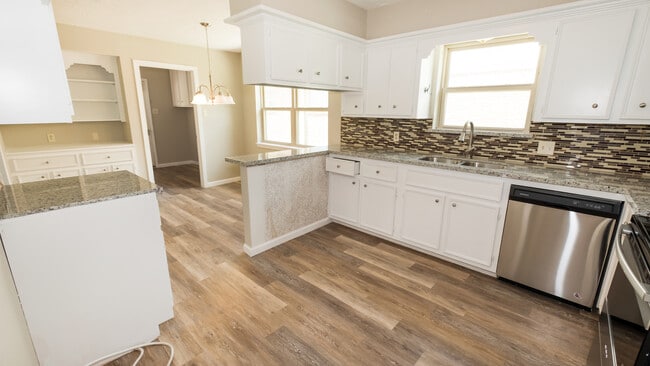Building Photo - Amazing 4 bedroom house in Houston, TX