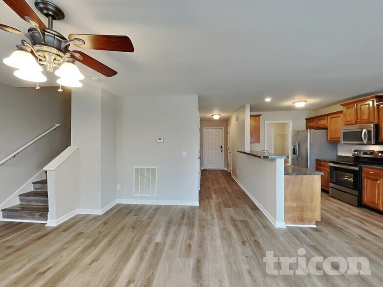 Building Photo - 401 Parrish Hill