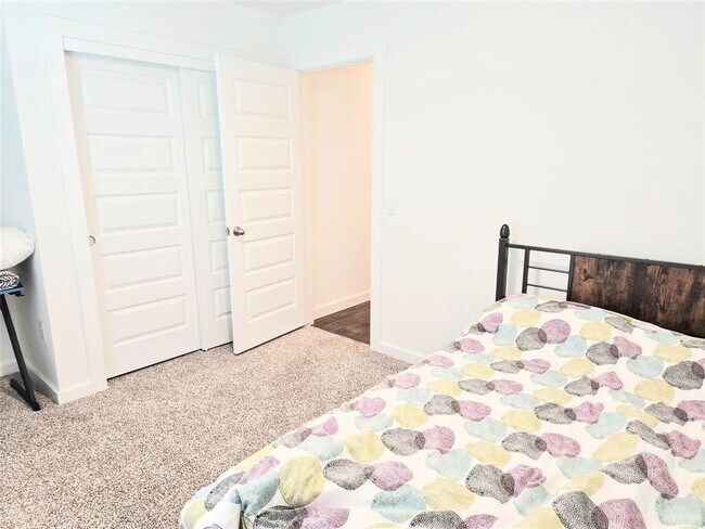 Building Photo - 501 Elm Crk Dr