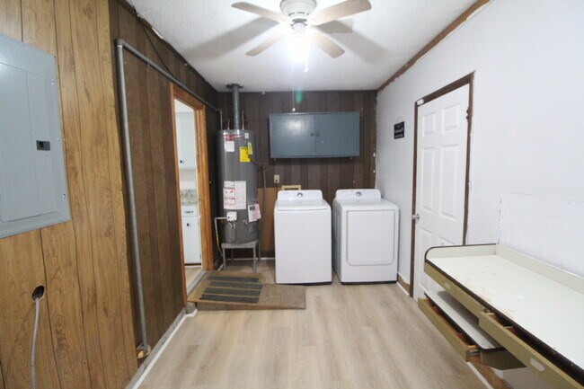Building Photo - Spacious 4BR, 2BA Central Pensacola Home on a Large Corner Lot with Sunroom & 2-Car Garage