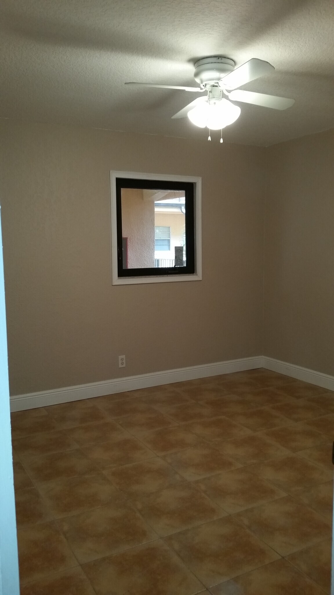 Building Photo - 430 Commodore Dr