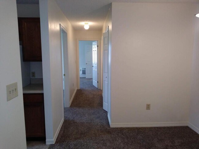 Building Photo - 375 Girio Terrace