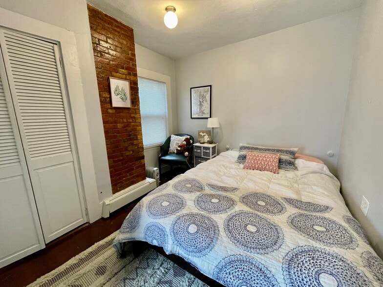 Building Photo - 158 Western Ave