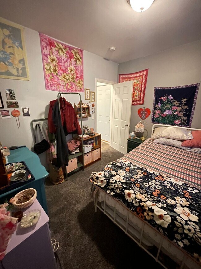 Building Photo - 2317 W 9th St