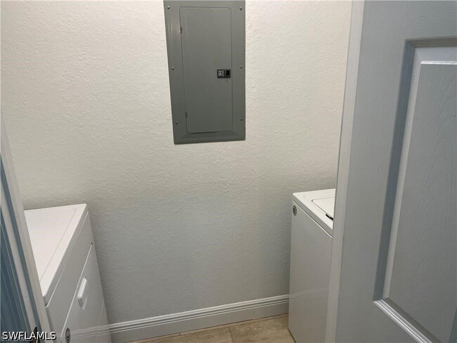 Building Photo - 9025 Colby Dr