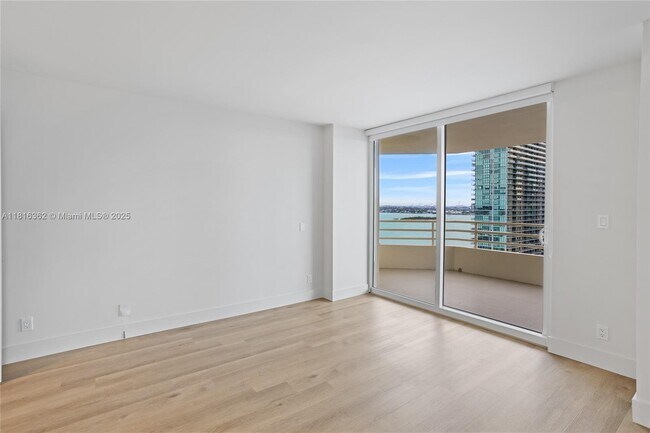 Building Photo - 555 NE 34th St
