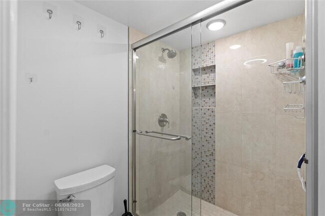Building Photo - 5200 N Ocean Blvd