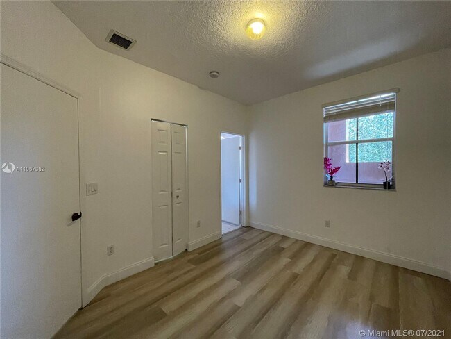 Building Photo - 4961 Leeward Ln