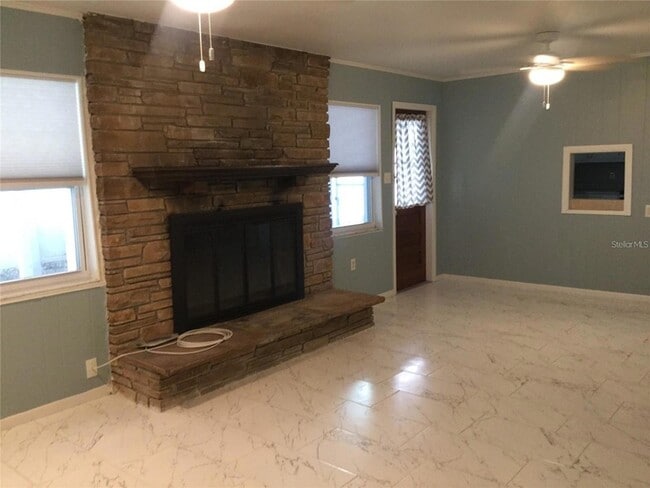 Building Photo - 10568 Dixon Dr