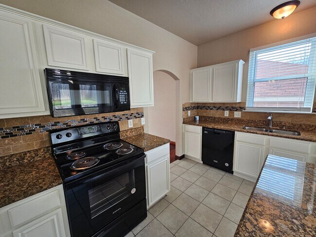 Building Photo - Spacious & Inviting 6-Bedroom Cedar Hill Home – Perfect for Your Next Move